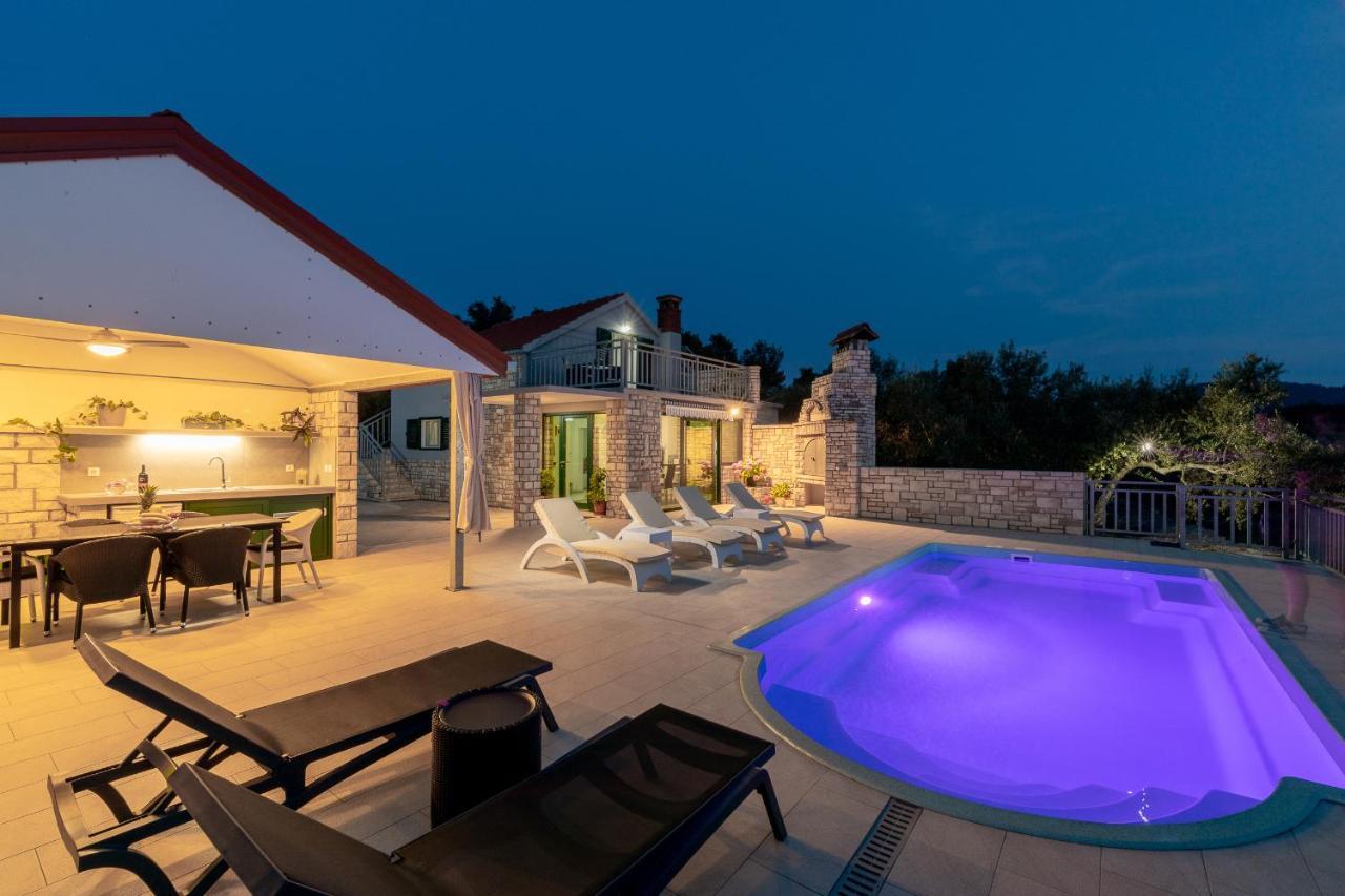 Villa Barbara - Olive Paradise, With Chlorine-Free Pool فيلا لوكا المظهر الخارجي الصورة