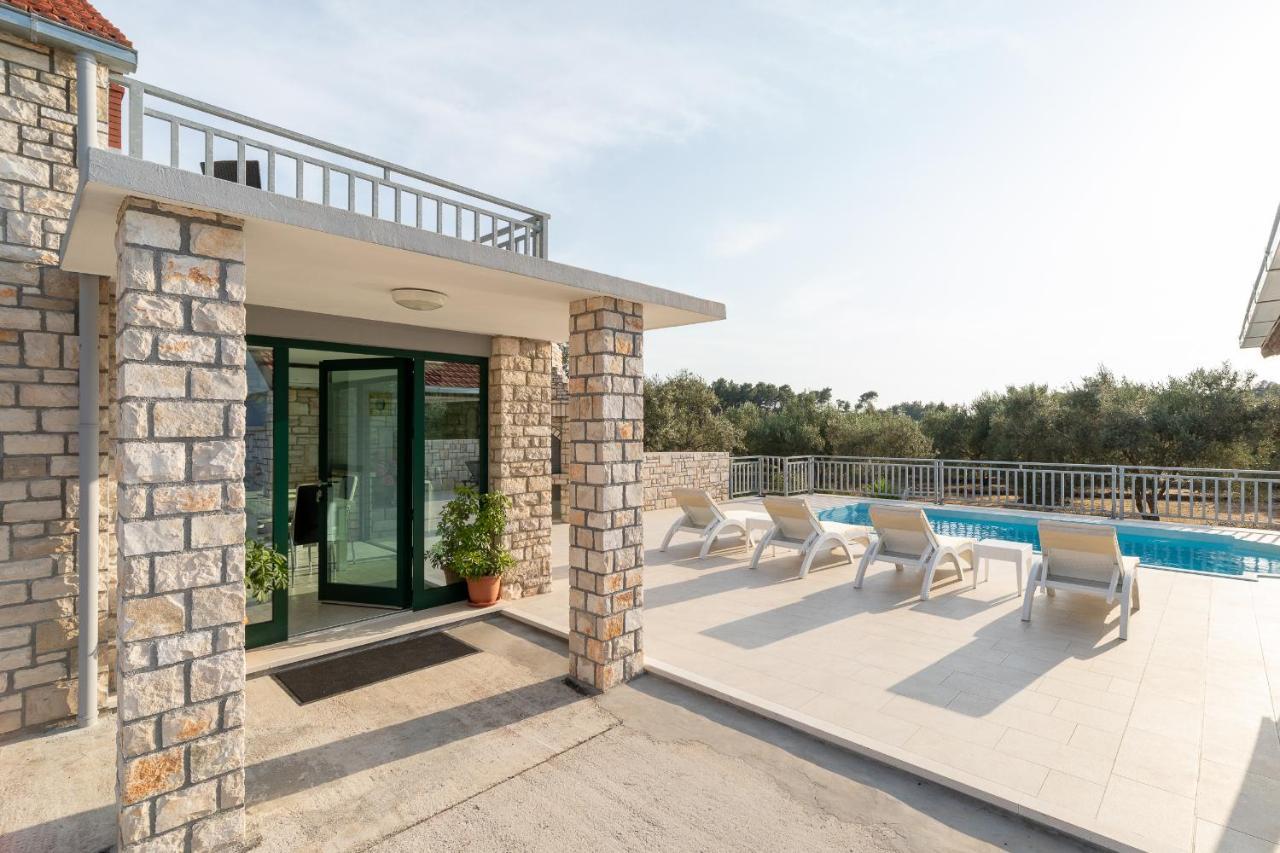 Villa Barbara - Olive Paradise, With Chlorine-Free Pool فيلا لوكا المظهر الخارجي الصورة