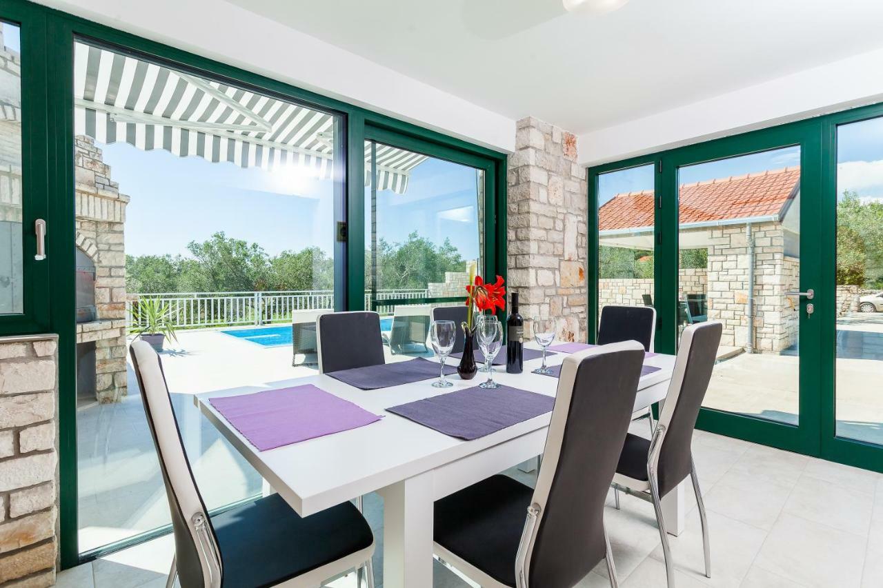 Villa Barbara - Olive Paradise, With Chlorine-Free Pool فيلا لوكا المظهر الخارجي الصورة